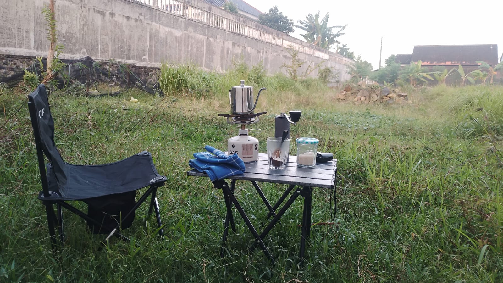 Ngopi santai di kebon